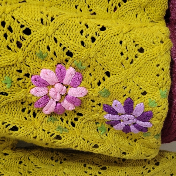 V Cristina Sweater - Picture 2 of 7